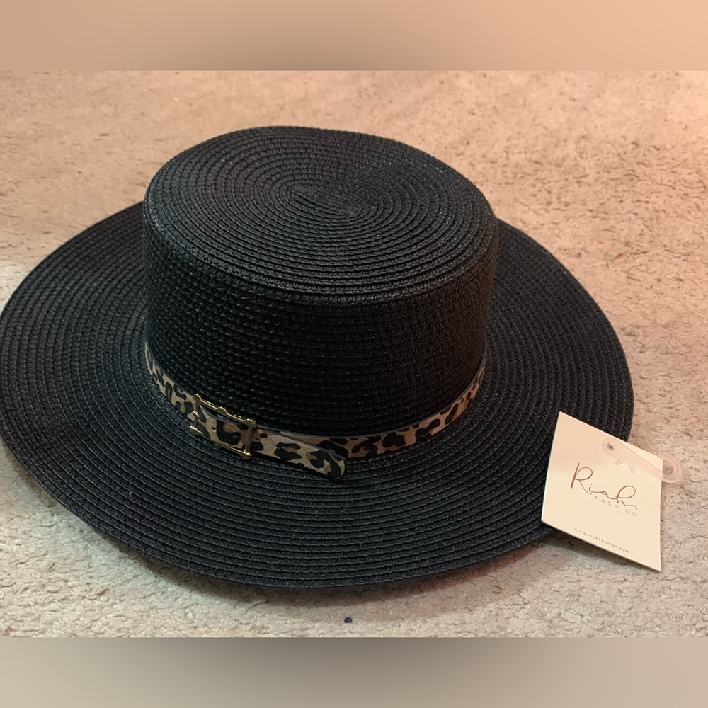 NWT. Riah Fashion. Summer brim hat with leopard print buckle strap detail. - Picture 2 of 6